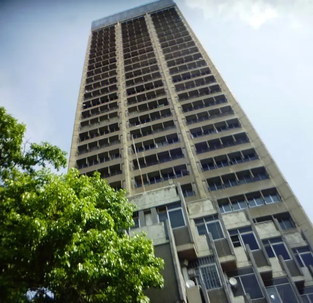 Excelente Local Comercial Ubicado Torre Corporativa En Plaza Venezuela, Nivel Pb, Acceso Directo A La Calle, Remodelado, Consta De 161m2