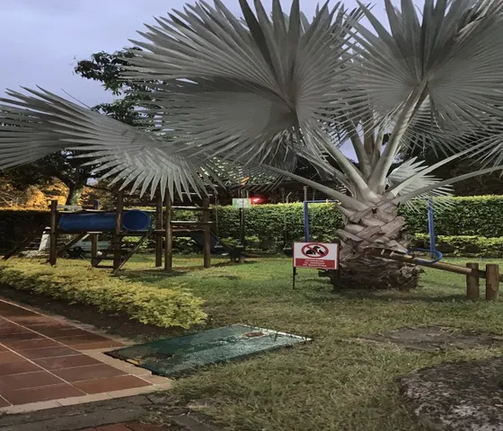 En Venta Casa De Tres Pisos, En Cali, Colombia. Barrio Ciudad Jardin