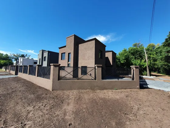 Casa En Venta Tipo Duplex 3 Ambientes Pilar - Financiado