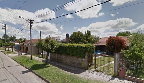 Casa En Venta - 2 Dormitorios 1 Baño - Cochera - 322mts2 - Glew
