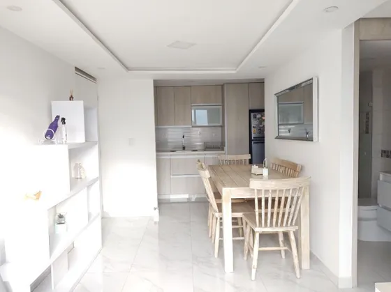 Vendo Apartamento En La Loma De San Julián El Poblado De 59 M², Piso 8