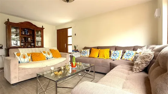 Casa En Venta De 4 Dorm. En Ñuñoa