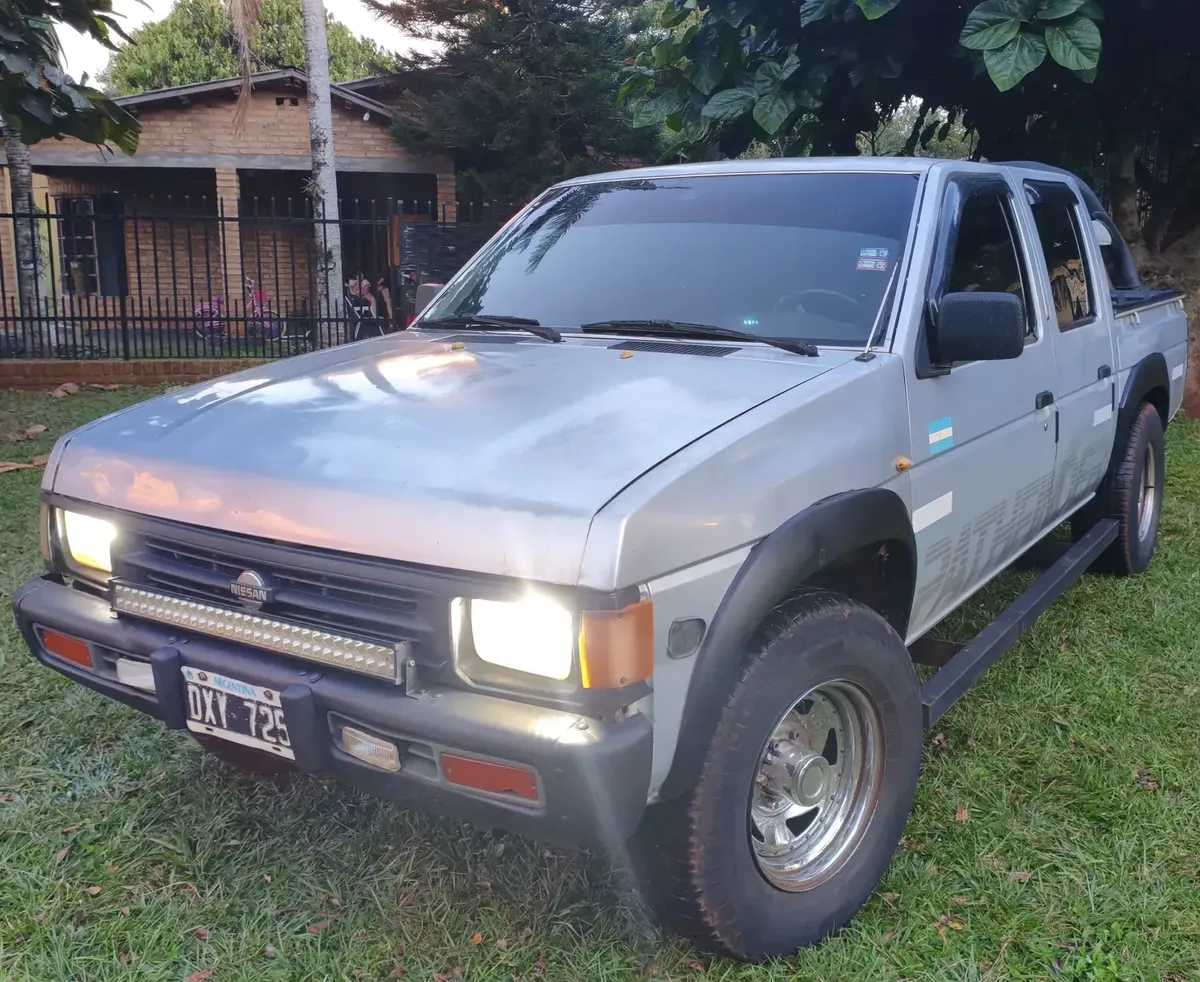 Nissan Pick-Up Doble Cabina