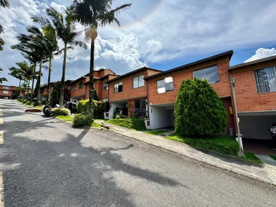 Excelente Casa En Venta En Envigado Sector Las Antillas
