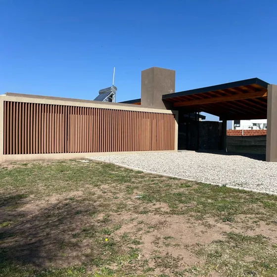 Casa Venta 3 Dormitorios En Puerto Del Aguila 
