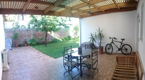 Casa De 4 Dormitorios Con Terraza Y Patio | Plaza Ñuñoa