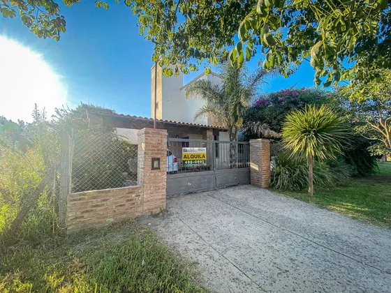 Casa 3 Dormitorios Con Piscina En Roldán