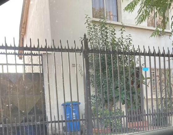 Casa En En Calle Tranquila , Frente A Plaza 