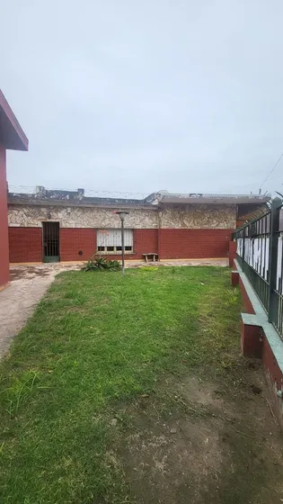 Venta Casa 4 Ambientes Mas 3 Locales Maria Acosta