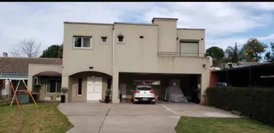 Casa Quinta En Venta  Ubicada En Carlos Spegazzini
