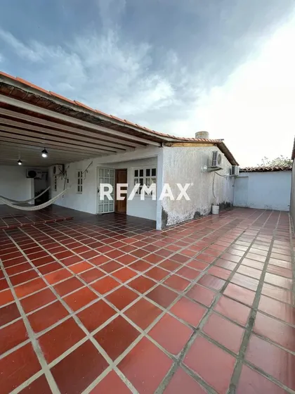 Casa En Urb. Los Villarroeles, Municipio Diaz, Isla De Margarita Cod: 1433
