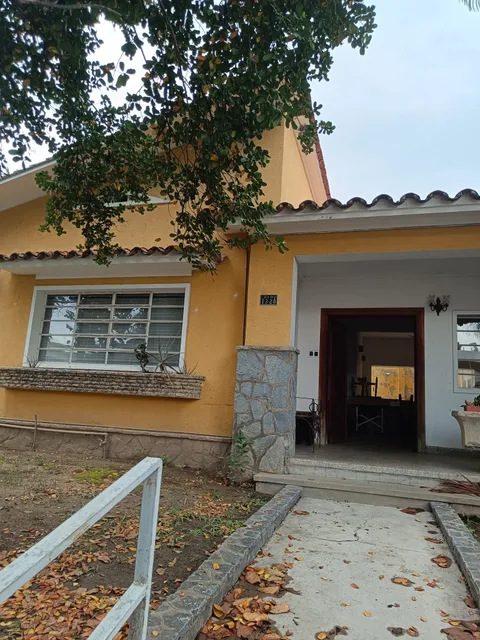 La Floresta, Casa Para Remodelación N Su Totalidad O Demoler Y Construir Una Nueva, Ya Que Tiene Excelente Terreno