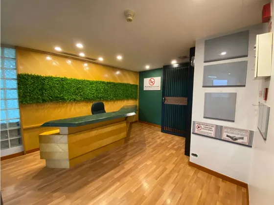 Venta Oficina En Torre Humboldt, Prados Del Este - Planta Eléctrica