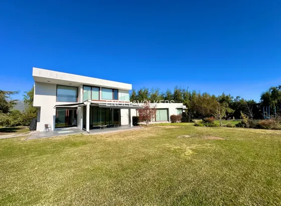 Exclusiva Casa No Perimetral En Piedra Roja