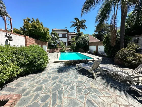 Venta Casa 5 Amb Con Piscina Y Cochera - Quilmes