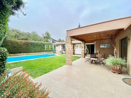 Los Romeros, Concón. Casa De Cómodos Espacios