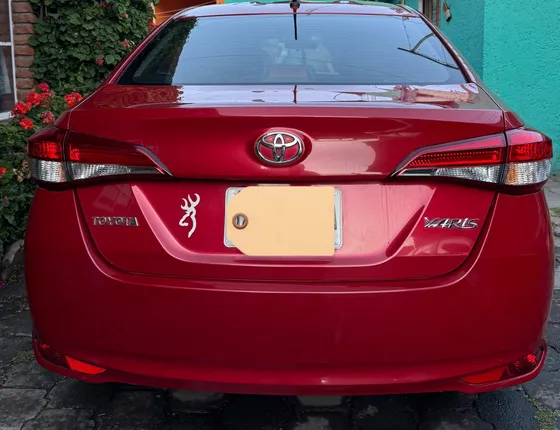 Toyota Yaris 1.5 Core Sedan Mt