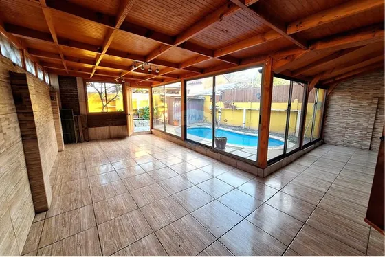 Gran Casa Familiar Con Terraza Cerrada En Macul