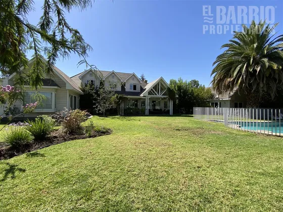Casa En Venta De 4 Dorm. En Colina