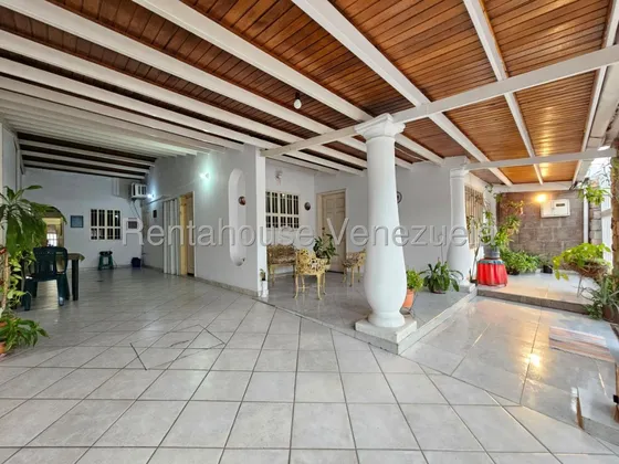 Hermosa Casa En Venta Urb. Roraima, Calle Este, La Morita, Maracay, Edo. Aragua, 25-21539 Mv