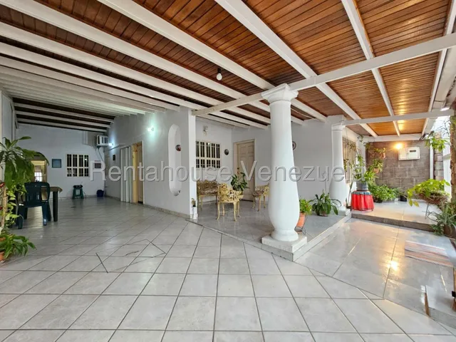 Hermosa Casa En Venta Urb. Roraima, Calle Este, La Morita, Maracay, Edo. Aragua, 25-21539 Mv