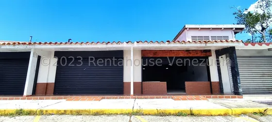 Dennymar Vende En Cabudare En Zona Con Fluidez Peatonal Y Vehicular Propiedad Con 3 Locales Comerciales, Con Estacionamiento, Area De Cocina, Espacios Amplios Te Esperan Para Empezar A Facturar B45484