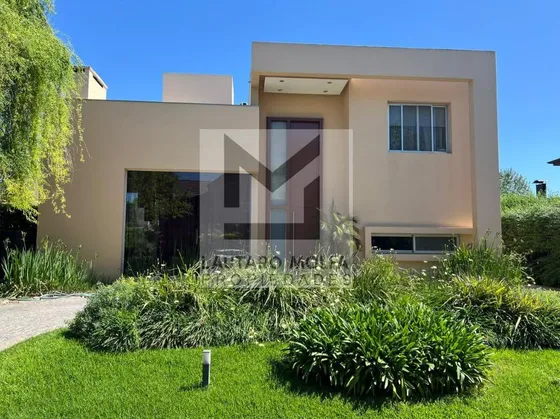 Casa De Categoria En Altos Del Sol
