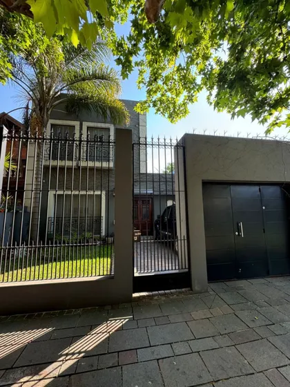 Venta Casa 3 Dormitorios Temperley Con Cochera