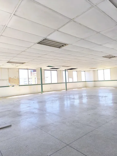 Local Alquiler En La Av Bolivar Con Calle Diaz Moreno Edificio Juncal Los Colorados 295 Mts