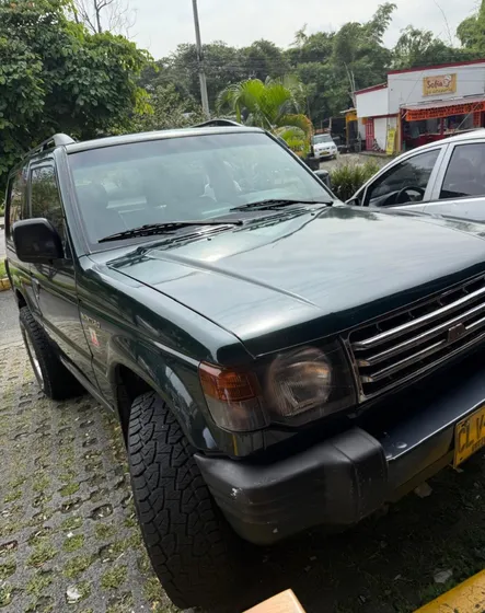 Mitsubishi Montero 2400