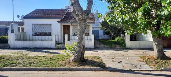 Casa En Venta - 4 Dormitorios 3 Baños - Cochera - 292mts2 - Mar Del Tuyú