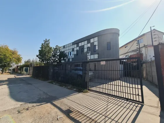 Casa En Venta De 4 Dorm. En Macul