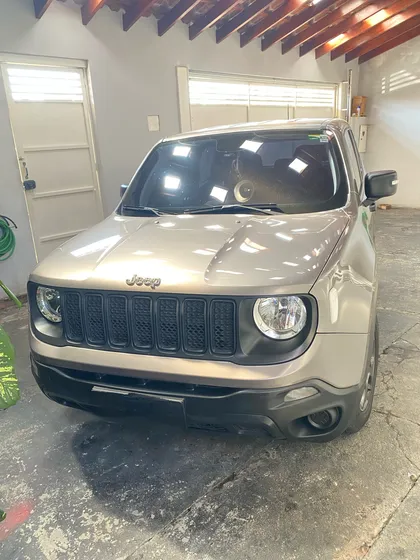 Jeep Renegade 1.8 Flex Aut. 5p