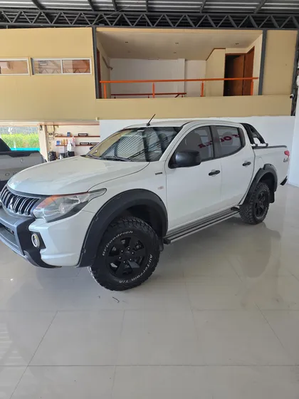 Mitsubishi L200 2.4 Di-d Gls High Power Mt 4wd