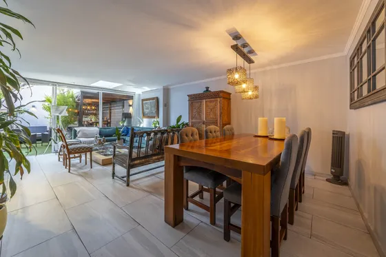 Renovado Townhouse En Barrio Con Excelente Conectividad