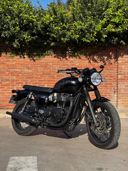 Triumph Bonneville T120 Black