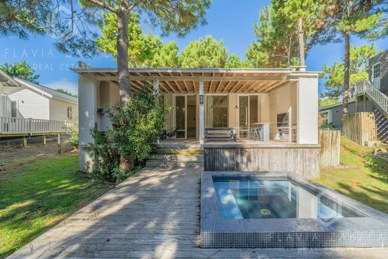 Venta Casa Cinco Ambientes En Senderos Iv. Pileta. Jacuzzi.