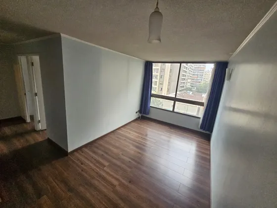 Excelente Departamento 2d 1b, Cercana A Metro Moneda