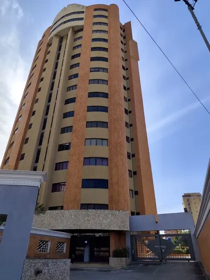Apartamento En Venta En Av Santa Rita En Maracaibo Ml