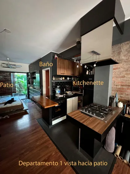 Dos Monoambientes En Planta Baja Y Oficina En Planta Alta. O Tres Departamentos. Venta En Bloque.