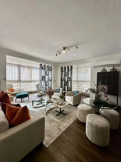 Vendo Apartamento Renovado En Torre Exclusiva La Julia Amueblado