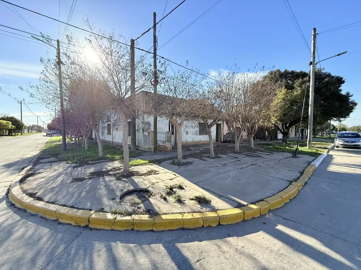 Corner Plot on Main Avenue, Ramallo