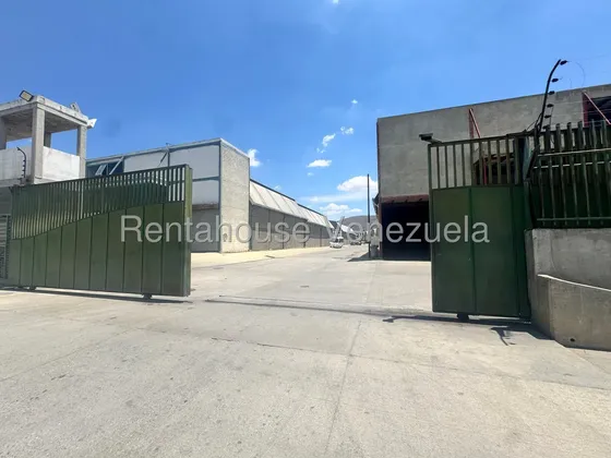 Karen Burgos Vende Espectacular Galpón En Zona Industrial 2 De Barquisimeto, Con Amplios Espacios Para Una Buena Distribución De Su Rubro.