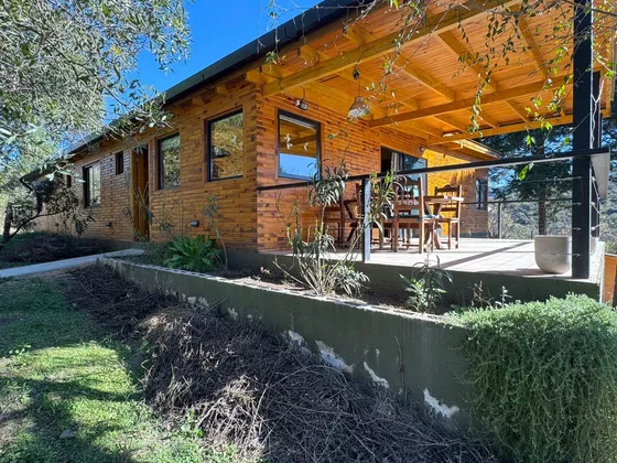 Venta Casa 2 Dormitorios, 2 Baños, Cuesta Blanca, Estilo Wood Frame