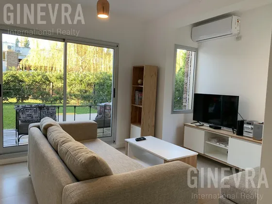 Casa En Venta De 3 Dormitorios Y Jardín En Sendero, Nordelta