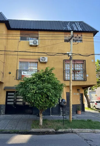 Oportunidad! Triplex 3 Amb C/ Cochera - Próx. Est. Lourdes