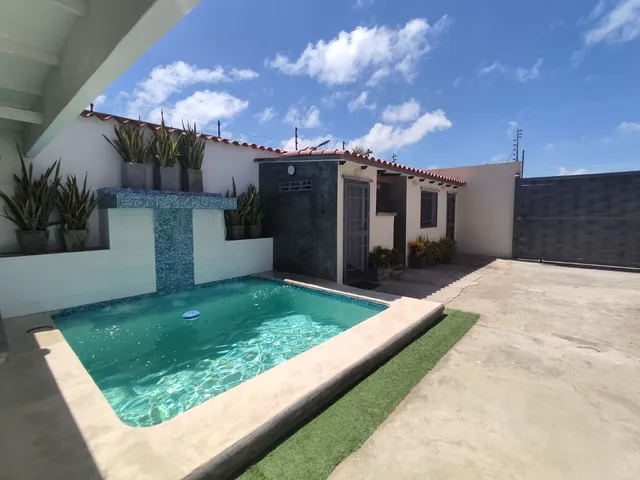 2 Casas Con Piscina Y Amplio Terreno Con Vista Al Mar Y A Pasos De Playa El Agua