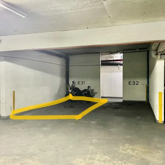 Estacionamiento Xl, Al Lado De Metro Sta Lucia.