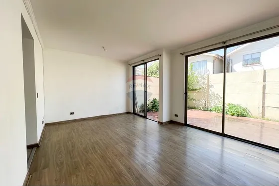 Casa Dentro De Condominio Y De Esquina