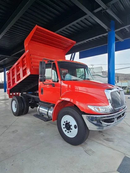 International 4300 Modelo 2011 Volteo 7 Metros